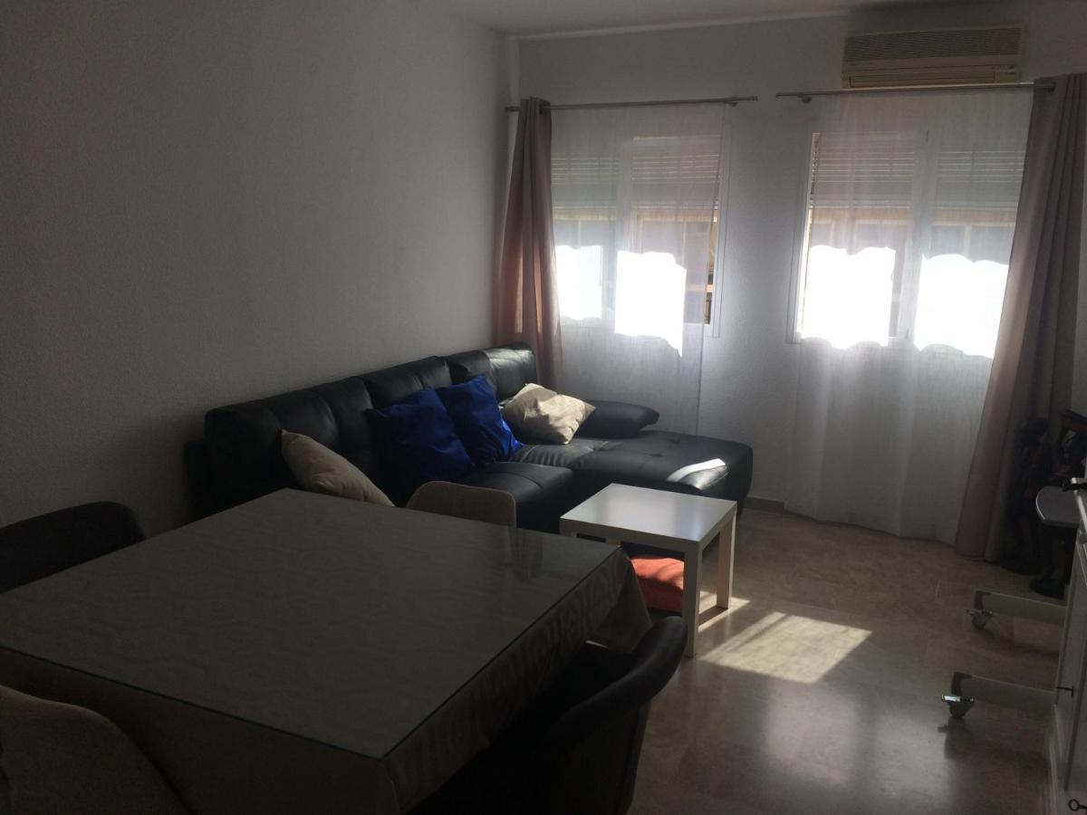 Апартаменты Malaga Habitacion En Apartamento Carlos Haya Экстерьер фото